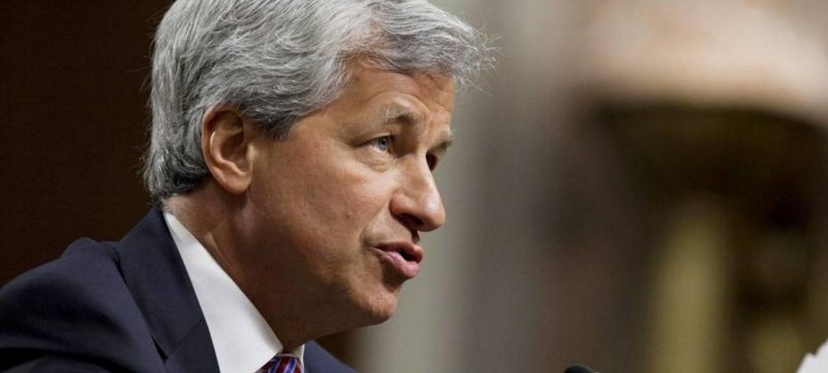 Multa de 52 millones a JP Morgan por cobrar más a hispanos y negros