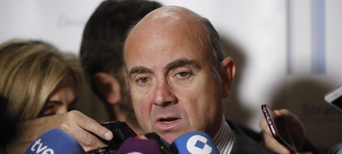¿Está Luis de Guindos legitimado para hacer el decreto de las cláusulas suelo?
