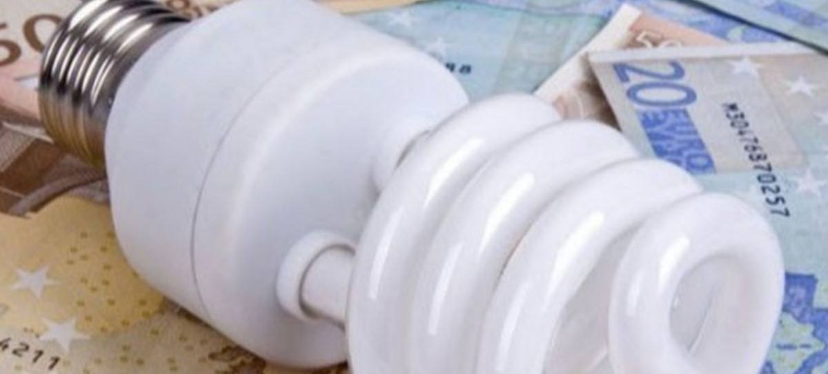 El precio de la luz vuelve a los 69 euros, un 5,7% menos en un día