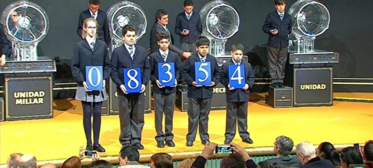 Sorteo del Niño: 08.354, primer premio de "El Niño"