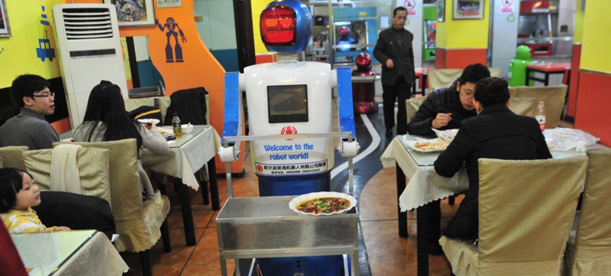 Eurodiputados debaten seriamente la renta universal por los robots