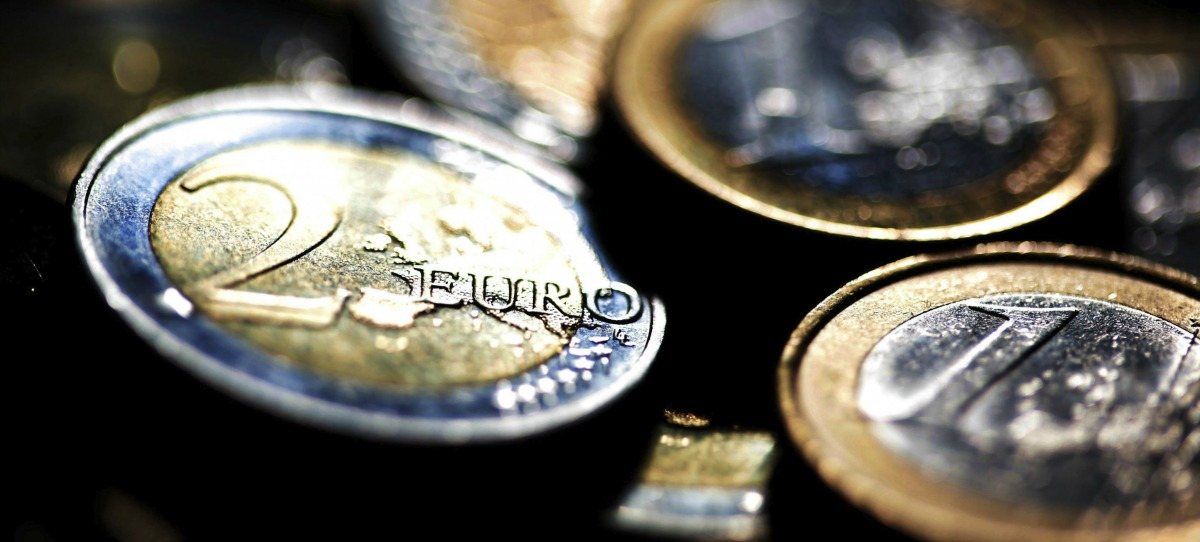 Los bancos españoles, entre la tentación y la impopularidad de cobrar los depósitos de particulares