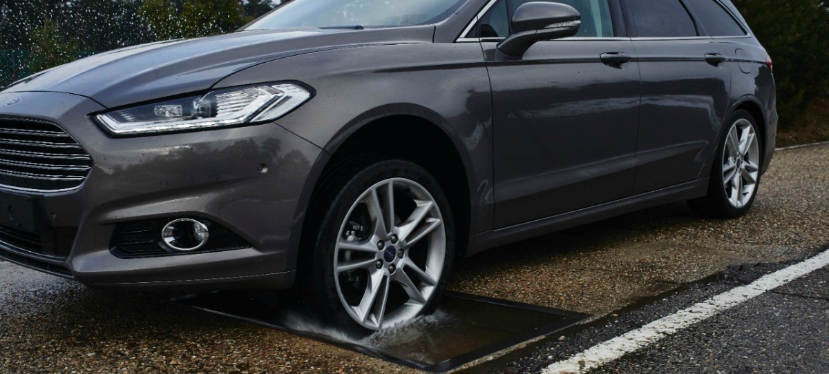 Ford te envía alertas de baches que podría ahorrarte 500 euros en reparaciones
