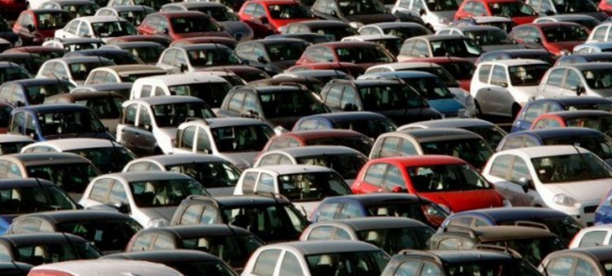 La UE prohíbe la venta de automóviles y furgonetas de combustión desde 2035