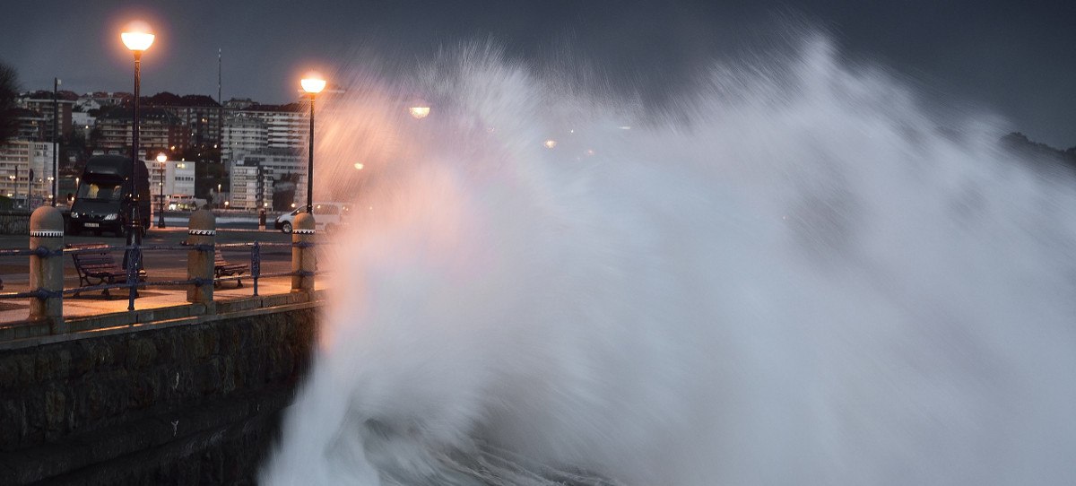 El precio de la electricidad se hunde un 46% por el viento