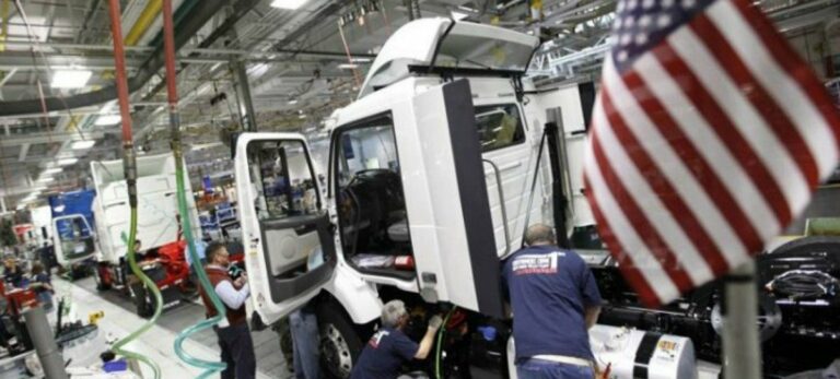 Trabajadores americanos en un taller