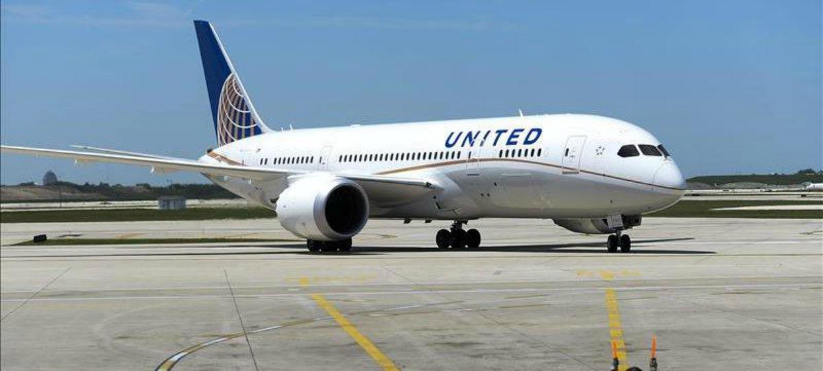 United Airlines enciende de nuevo la polémica: «Se vuela más barato con overbooking»
