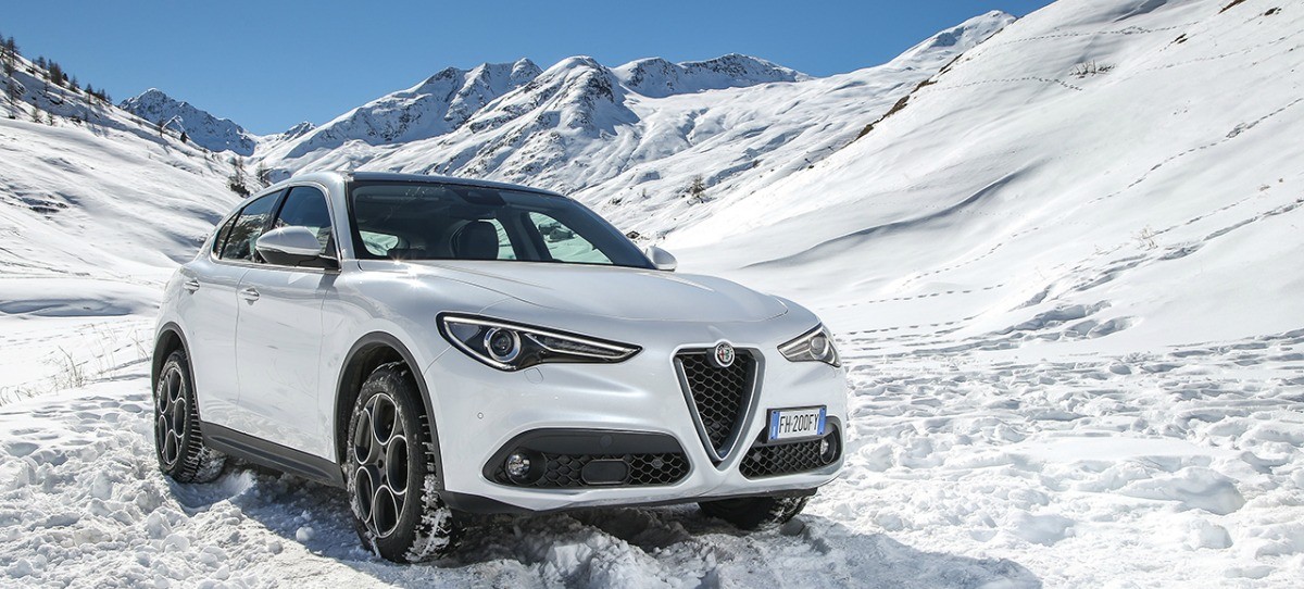 Alfa Romeo lanza dos versiones del SUV Stelvio con dos nuevas motorizaciones