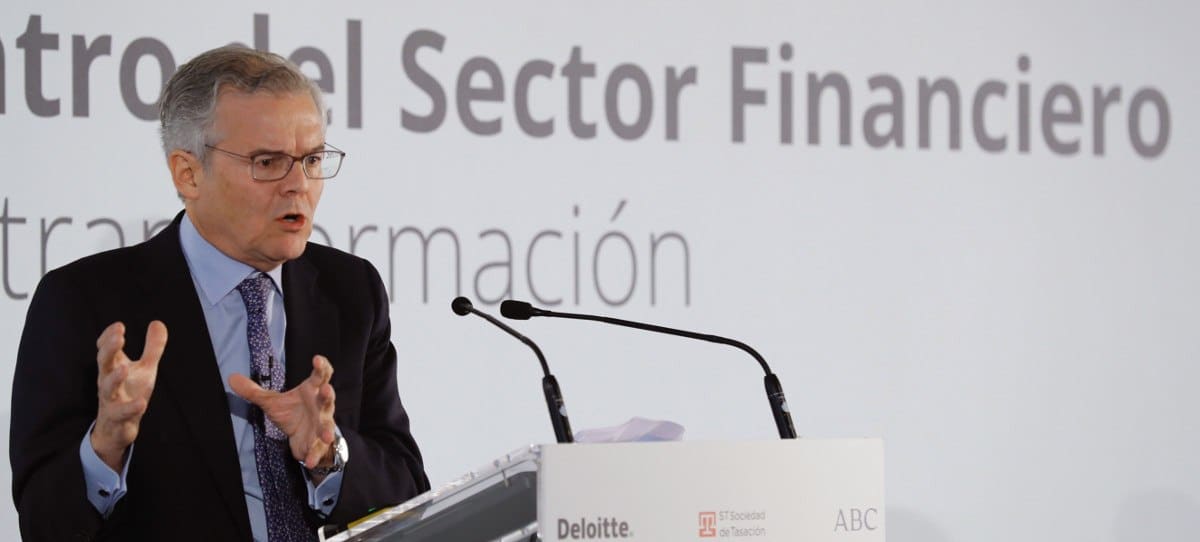 La CNMV alerta sobre el daño en la economía de la inestabilidad política y Cataluña