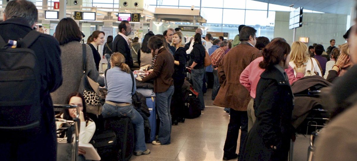 El Gobierno se mueve ante el riesgo de colapso en El Prat