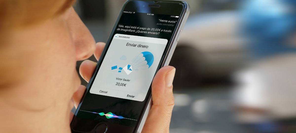 CaixaBank lanza un servicio para enviar dinero hablando a Siri