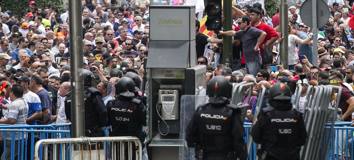 Un detenido y carga policial en la huelga de taxistas