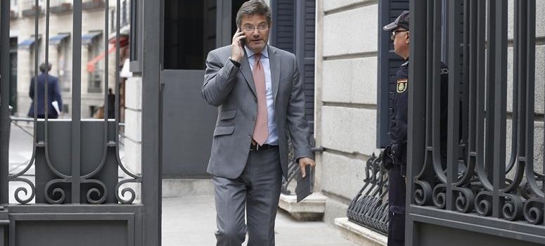 Plantón de los abogados a Catalá por las cláusulas suelo