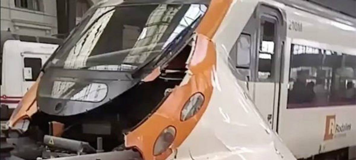 Varios heridos en un accidente de un tren de Cercanías en Barcelona