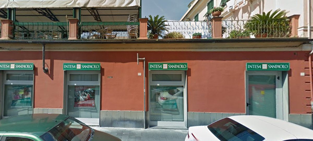 Revés de Berenberg a Intesa San Paolo por «su compra oportunista»