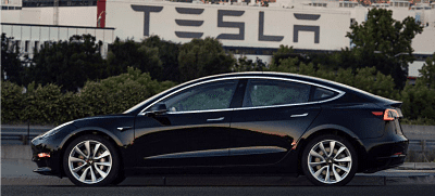 El Tesla Model 3, más barato de la compañía, sale a la venta
