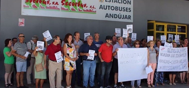 Andújar, el pueblo más caluroso de España, clama por su autobús a la playa
