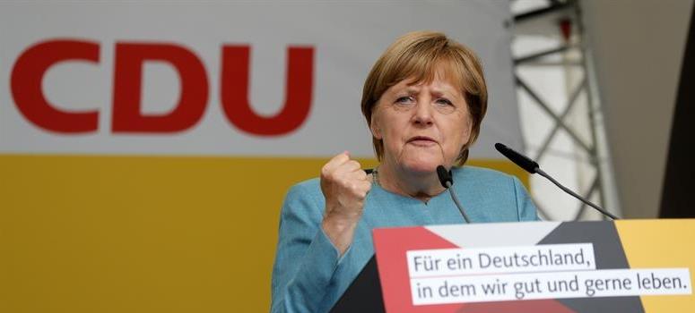 Merkel insta a Mercedes, BMW y Volkswagen a resarcir a los afectados