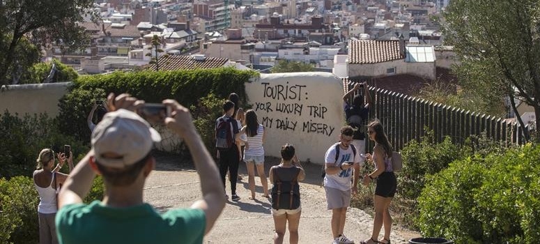 Colau: Los ataques al turismo en Barcelona son hechos aislados