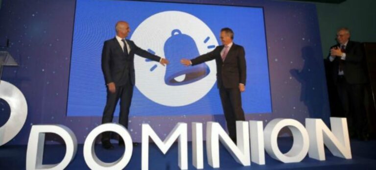 El presidente de CIE y de la compañía Dominion, Antón Pradera (d), y el consejero delegado, Mikel Barandiaran (i), en la salida a Bolsa de Dominion el 27 de abril de 2016