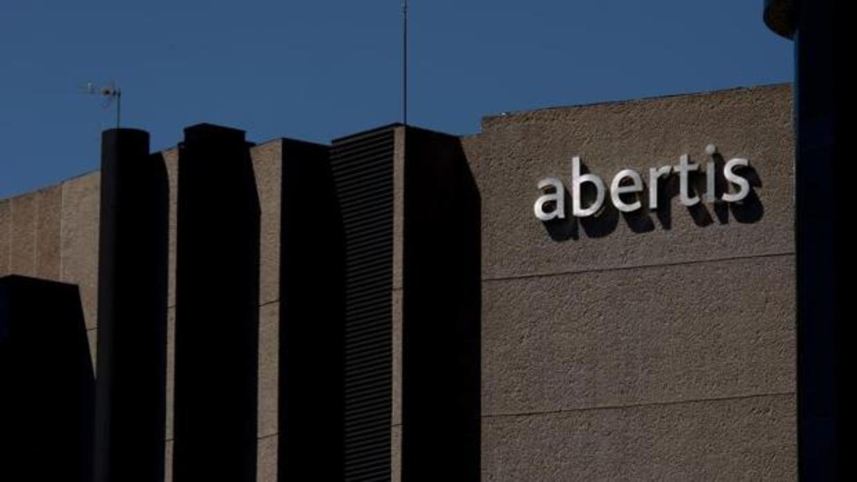 Abertis, partcipada por ACS y Atlantia, lanza un plan de electrolineras en sus vías