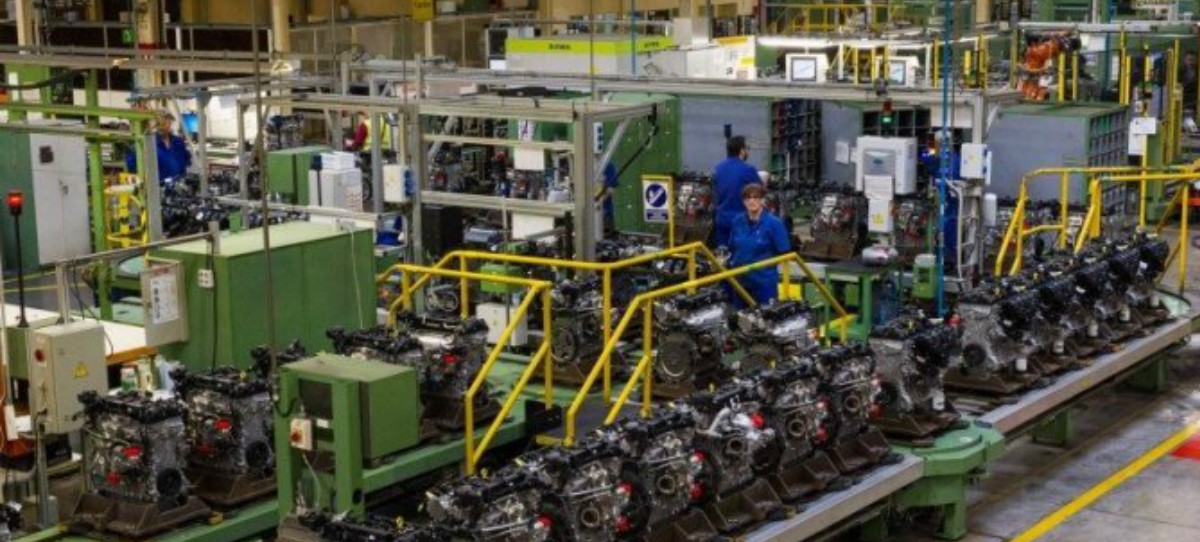 Ford Almussafes suma al ERE y al ERTE la falta de componentes para la Transit