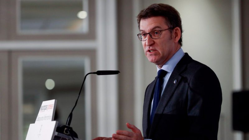 Feijóo cree que la venta de Alu Ibérica se cerró “en falso”