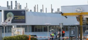 Entrada de la factoría de Opel en Figueruelas