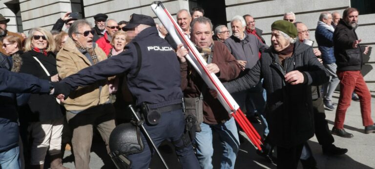 Los pensionistas salen a la calle para exigir una subida por encima del 0,25%