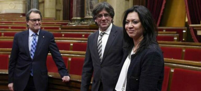 mujer de Puigdemont