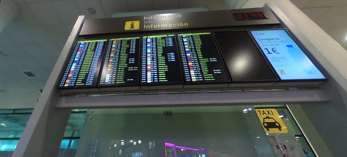 Aena, pendiente de subir las tasas aeroportuarias que pagan los viajeros tras perder con el comercio