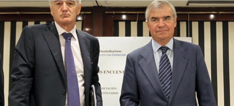 El presidente ejecutivo de CIE Automotive, Antón Pradera (izda)