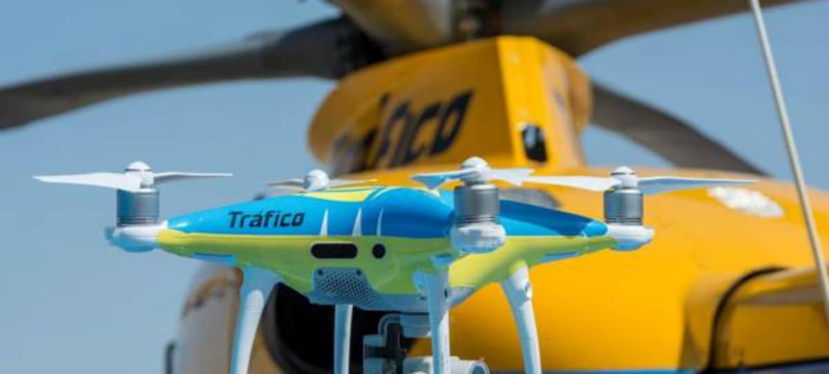 Drones con altavoces en Madrid ordenan a la gente a irse a casa