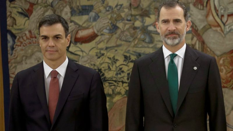 El mensaje de Felipe VI y su corbata verde en la toma de posesión de Sánchez