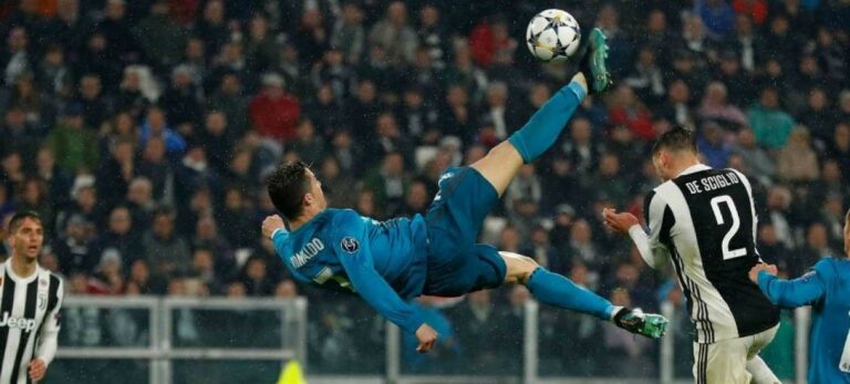 Cristiano Ronaldo marca de chilena a la Juventus de Turín en los cuartos de final de la última edición de la Champions League