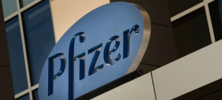 Unos guantes hápticos españoles usados para entrenar en Pfizer con su vacuna covid
