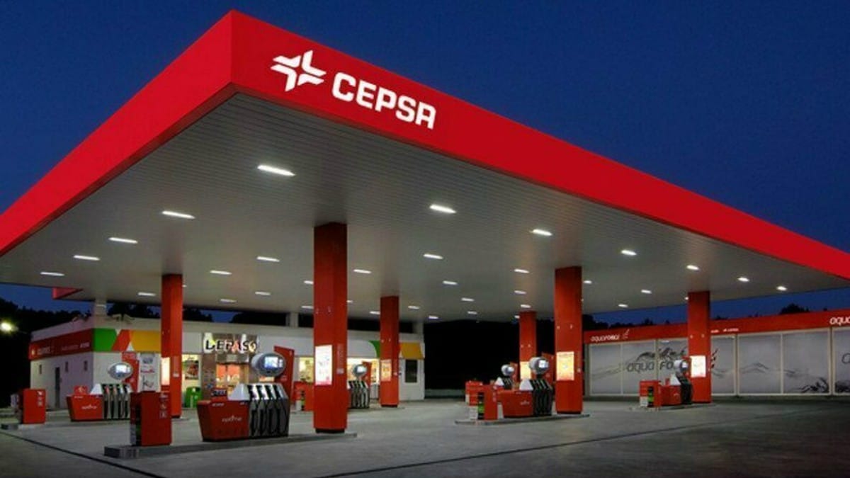 La gasolina supera los 1,5 euros por litro y el diésel llega a los 1,4 euros; rozan su récord histórico de 2012