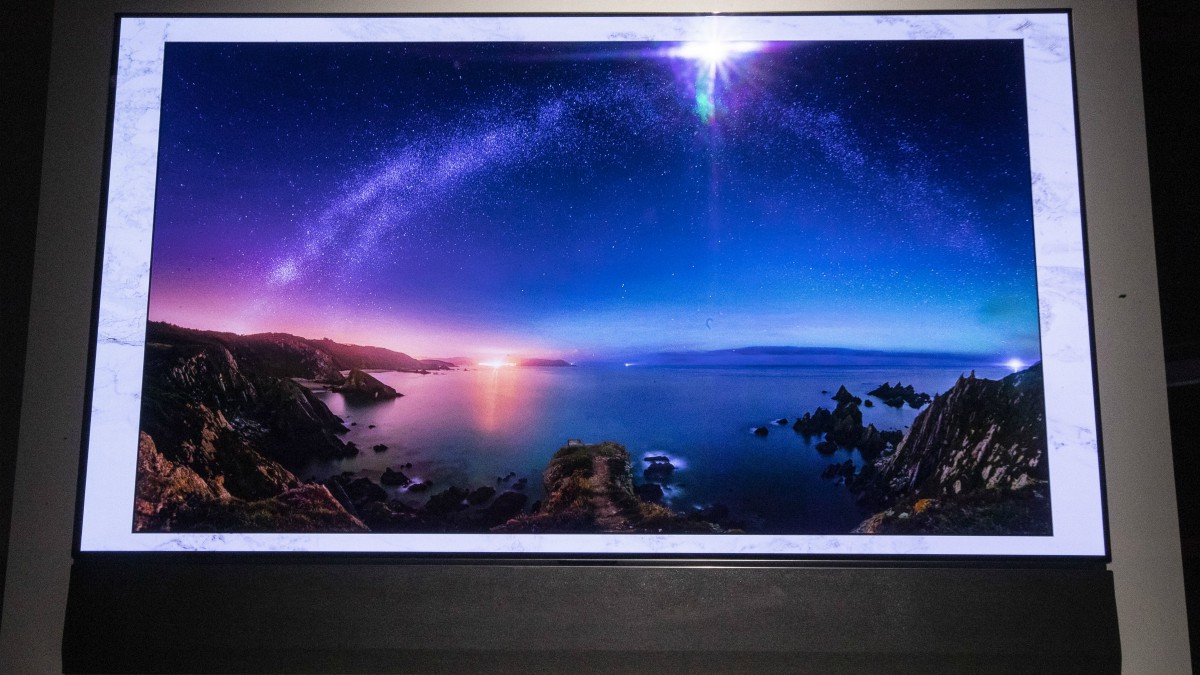 Samsung y LG reabren la guerra de las televisiones con estrategias diferentes