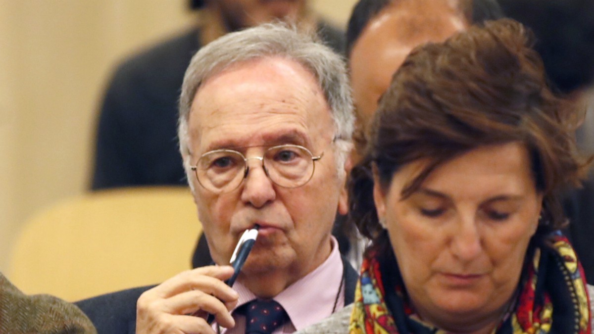 El líder de Manos Limpias se ve víctima de una ‘lapidación’ de las ‘cloacas del Estado’