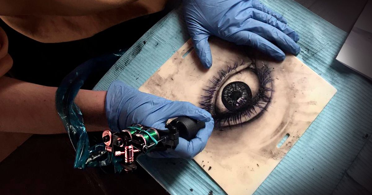 El tatuaje, el arte que supera las normas. Ahora, los cursos EOMTP facilitan la formación como tatuador