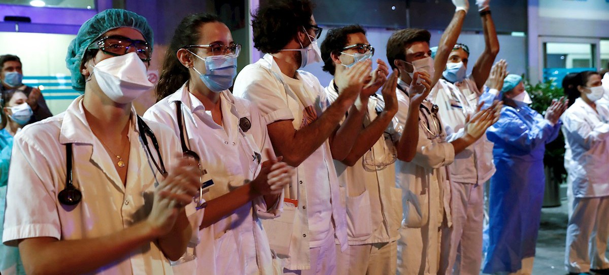 9.444 sanitarios contagiados, el 15% de los infectados por coronovarius en España, por la falta o defectuoso material sanitario