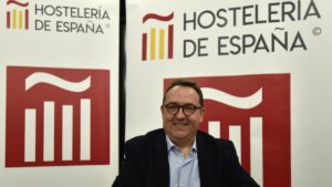 El presidente de la patronal de hostelería, José Luis Yzuel