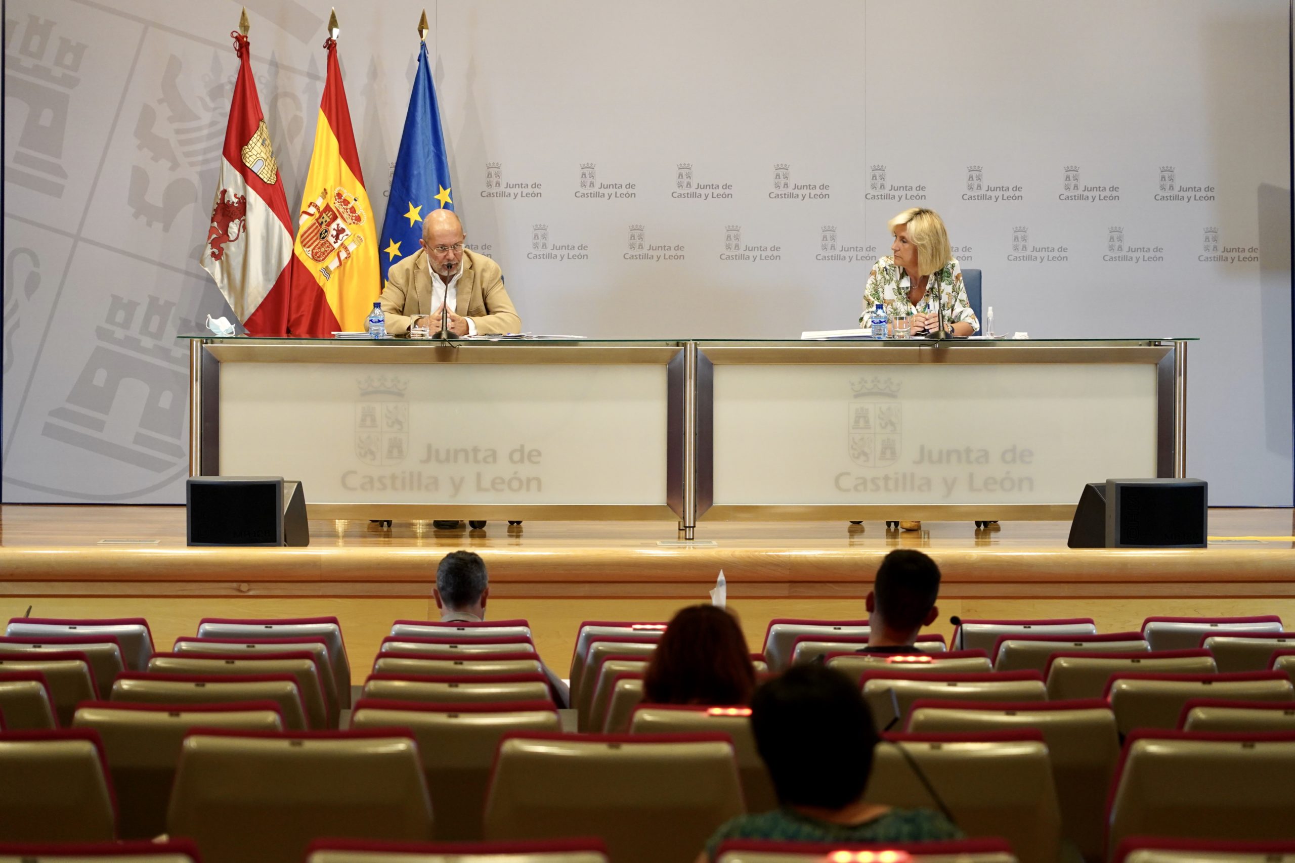 La Comunidad también decreta el uso obligatorio y generalizado de las mascarillas