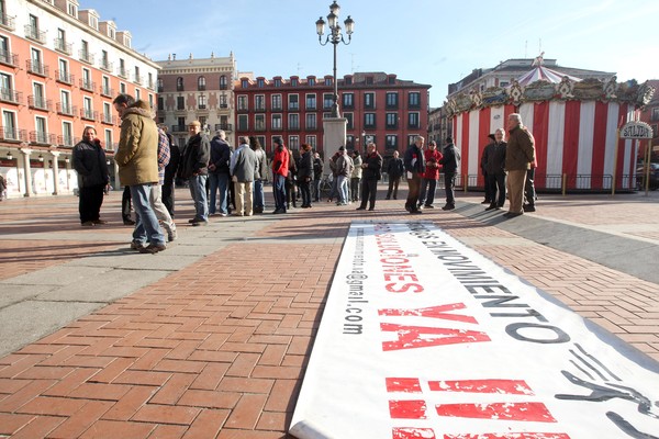 El paro cae en junio un 2,8% y sube en un año el 24,2%