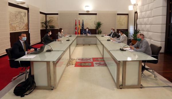 Cecale, UGT y CC.OO. denuncian que la Junta falta a su palabra con los ERTE