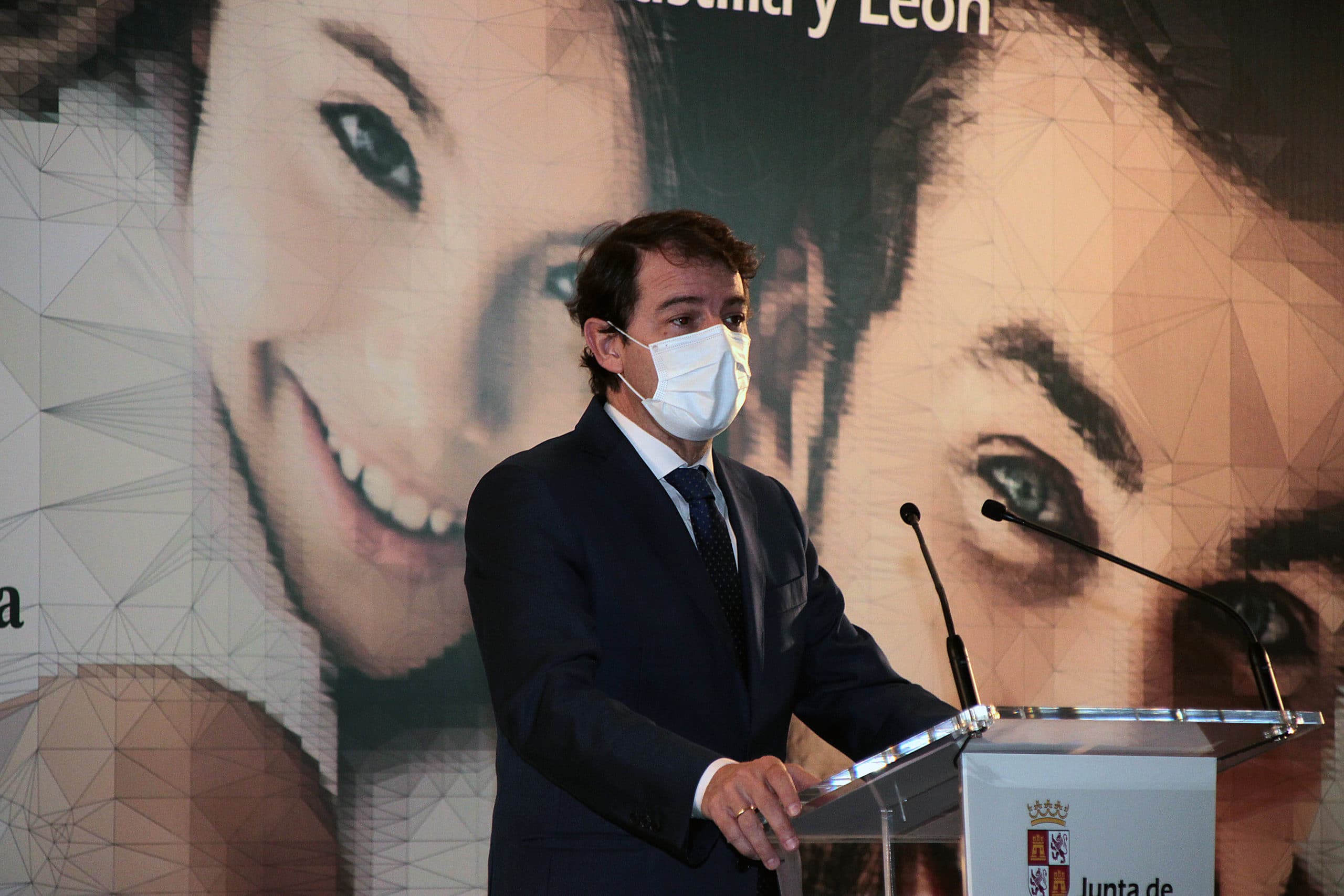 Mañueco reclama un pacto de estado por la igualdad digital en la educación