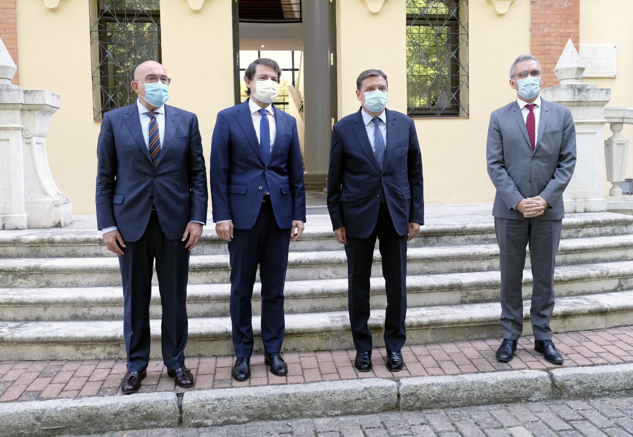 Mañueco ofrece a Planas colaboración en una estrategia nacional para la nueva PAC