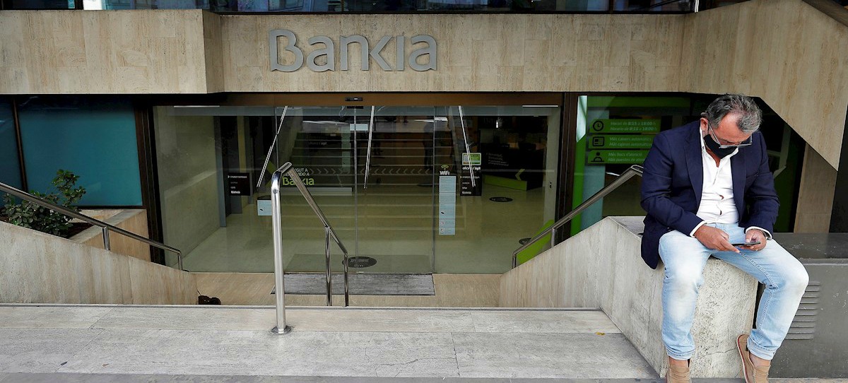 CaixaBank y Bankia podrían convocar el lunes las Juntas para su fusión