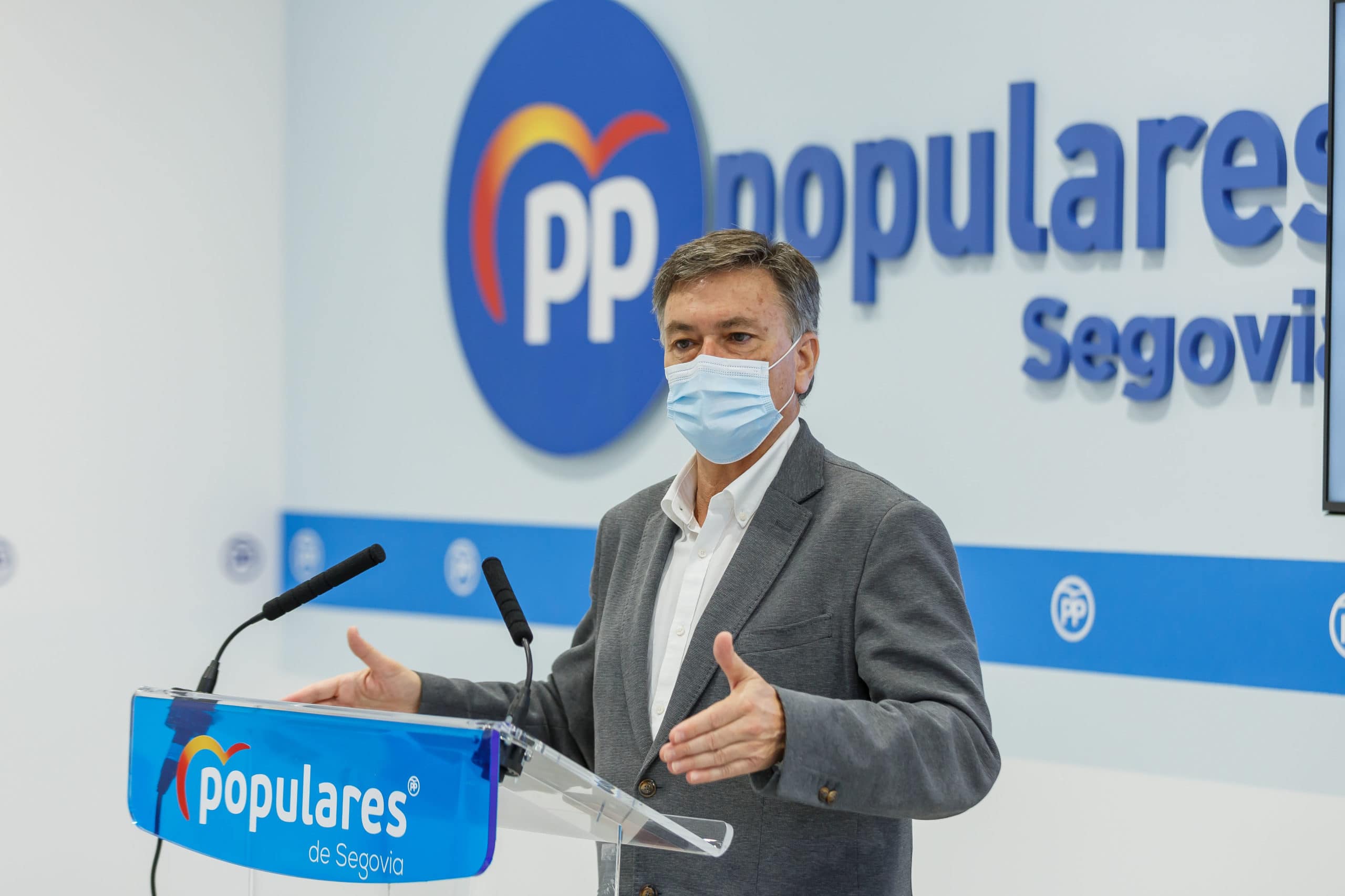 Vázquez (PP) ve «vergonzoso» que el PSOE regional no defienda la Constitución