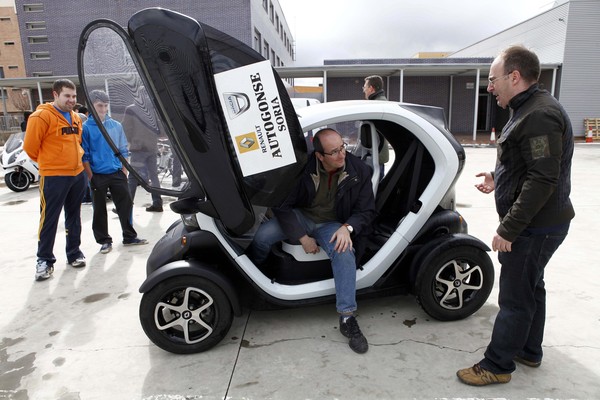 Unicaja lanza el primer crédito para comprar coches ecológicos
